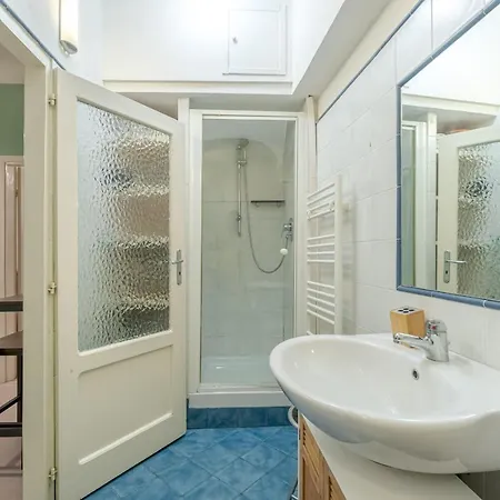 Casa Poirot Functional Flat דירה