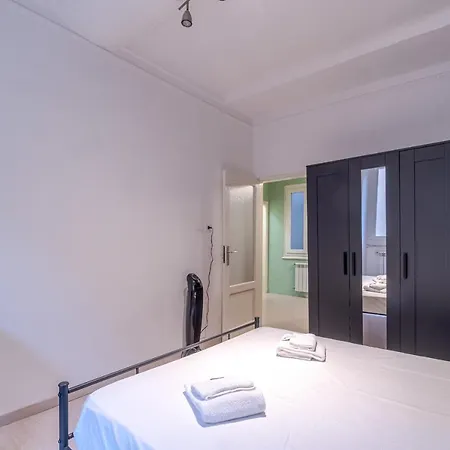 Casa Poirot Functional Flat