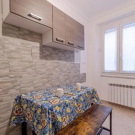 Casa Poirot Functional Flat Genua